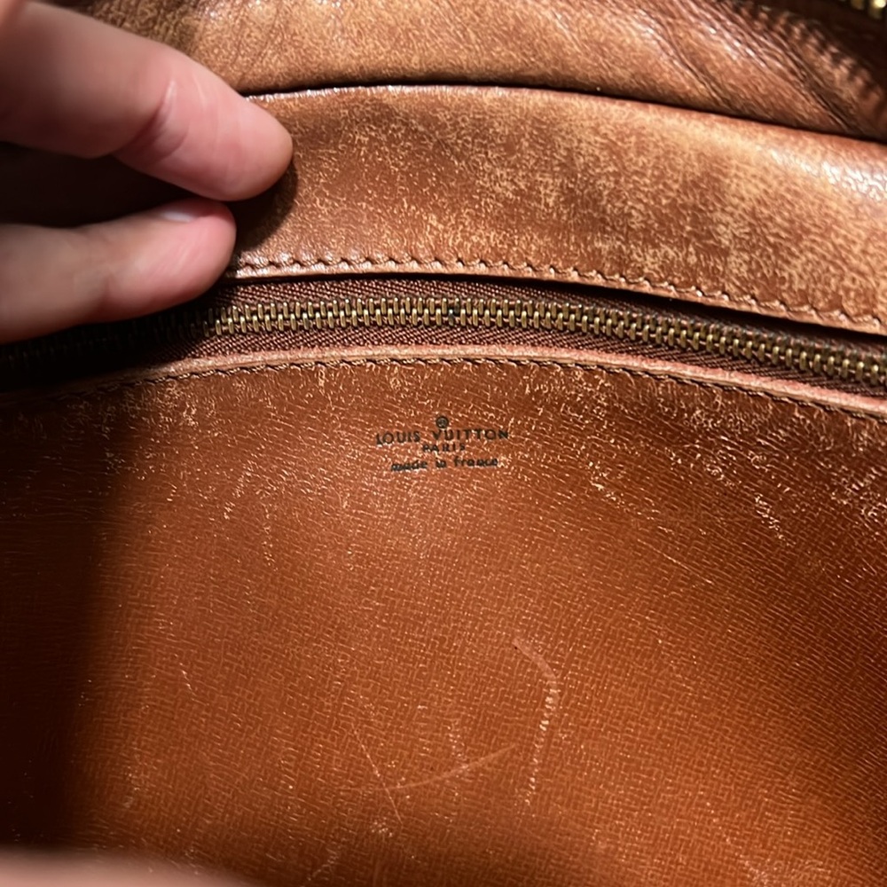 Vintage Louis Vuitton Crossbody (needs repairs) - Picture 7 of 16